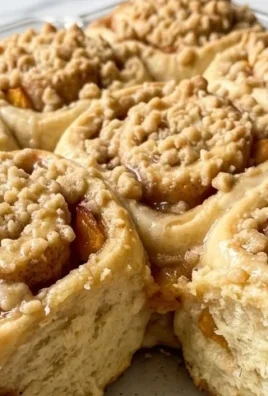 Peach Cobbler Cinnamon Rolls with Crum extractb Topping